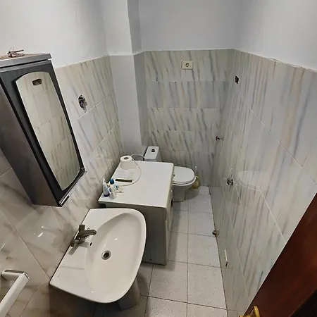 - Piso 3 Habitaciones, Bano Y Aseo * Monterroso (Lugo)