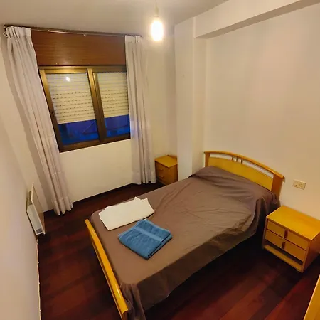 - Piso 3 Habitaciones, Bano Y Aseo