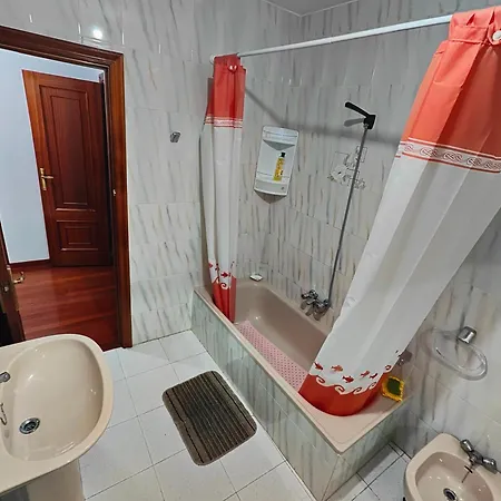 - Piso 3 Habitaciones, Bano Y Aseo